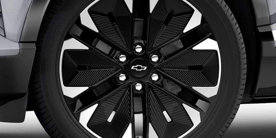 Rodas aro 21’’ impressionam, também, com seu design