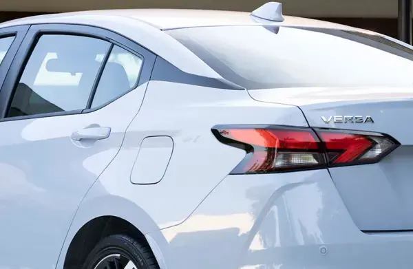 LUZES TRASEIRAS COM ESTILO BUMERANGUE