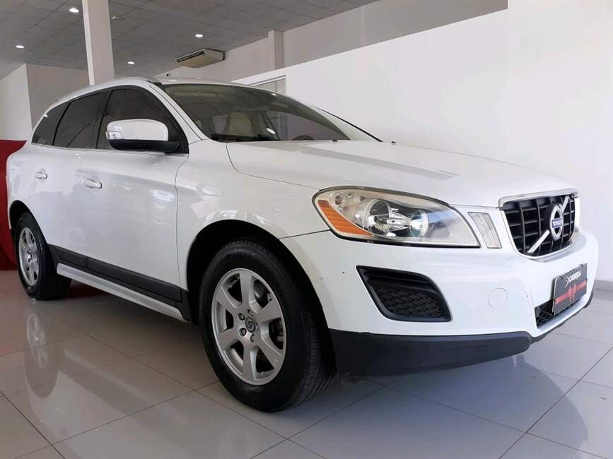 Volvo XC60 2.0 T5 COMFORT FWD TURBO 4P AUTOMATI