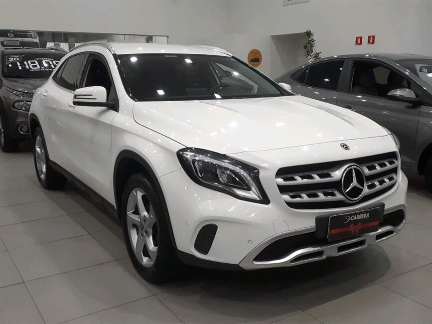 Mercedes-Benz GLA 200 1.6 CGI ADVANCE 7G-DCT