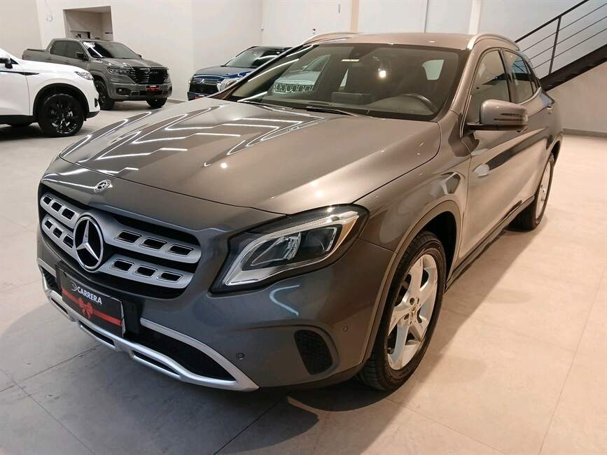 Mercedes-Benz GLA 200 1.6 CGI ADVANCE 7G-DCT
