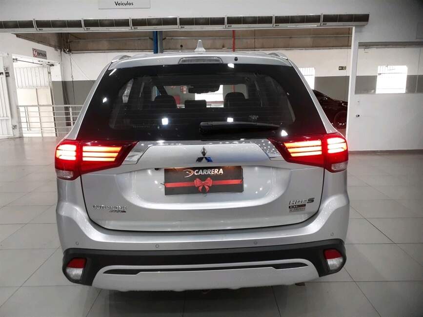 Mitsubishi Outlander 2.2 MIVEC DI-D HPE-S AWD AUTOMATI