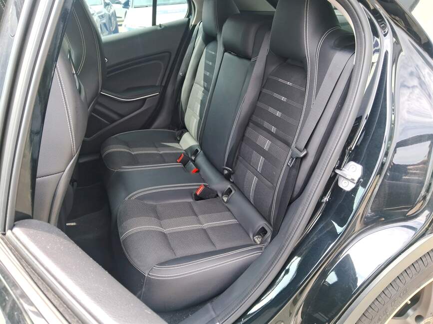 Mercedes-Benz GLA 200 1.6 CGI NIGHT 7G-DCT