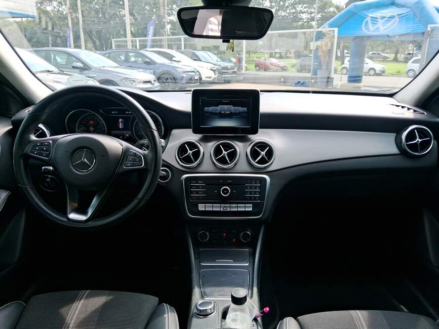 Mercedes-Benz GLA 200 1.6 CGI NIGHT 7G-DCT