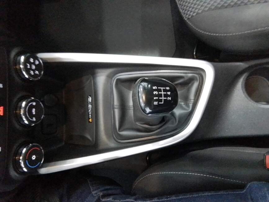 Chevrolet Onix 1.0 LT MANUAL
