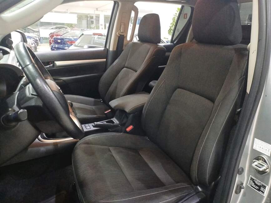 Toyota Hilux 2.7 SR 4X2 CD 16V 4P MANUAL