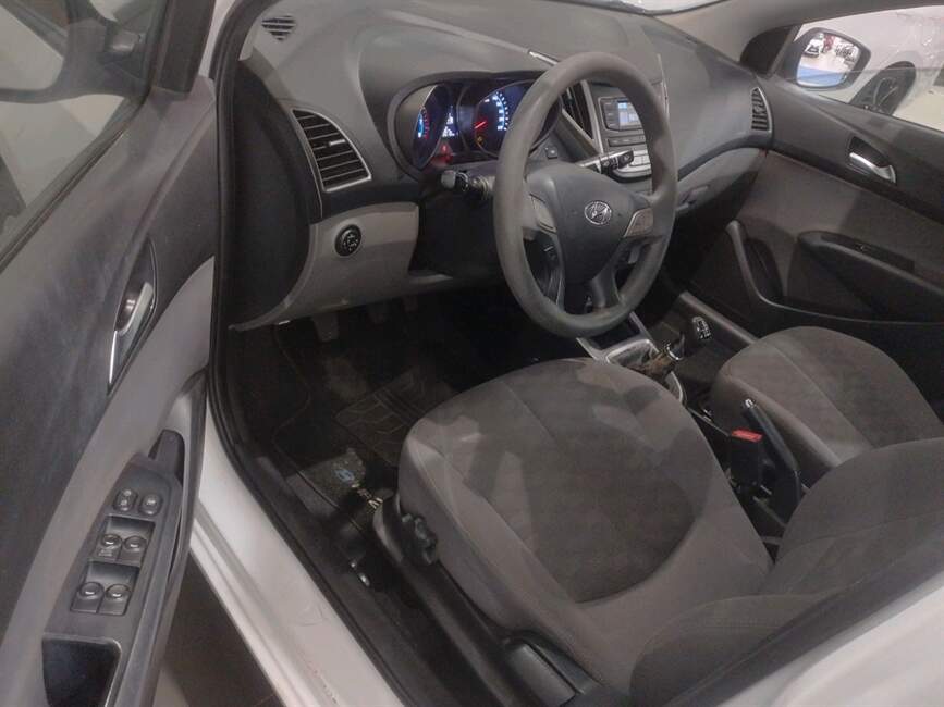 Hyundai HB20S 1.6 COMFORT PLUS 16V 4P MANUAL