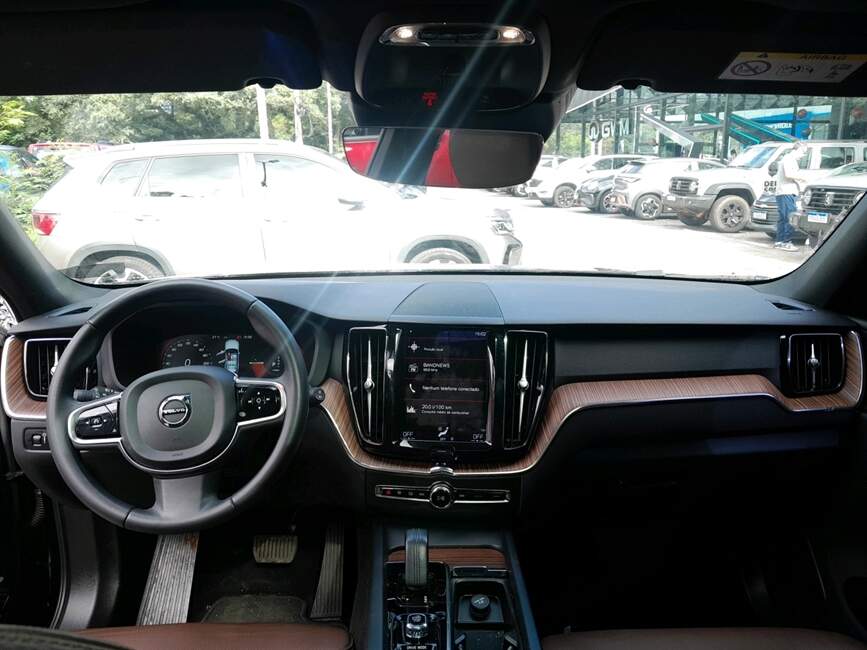 Volvo XC60 2.0 T8 HYBRID MOMENTUM AWD GEARTRONIC