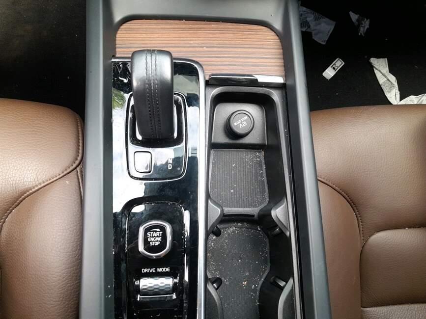 Volvo XC60 2.0 T8 HYBRID MOMENTUM AWD GEARTRONIC