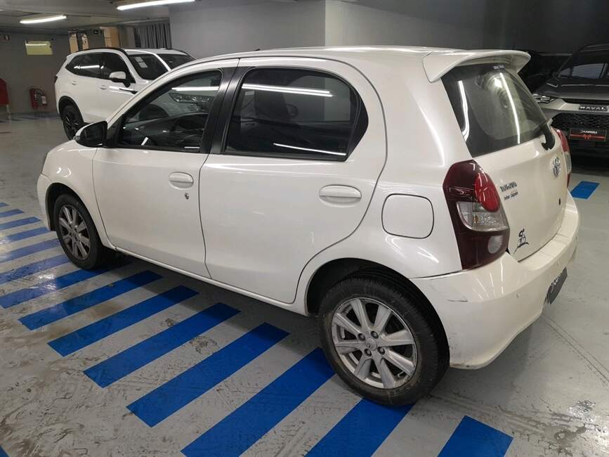 Toyota Etios 1.5 X PLUS 16V 4P AUTOMATICO