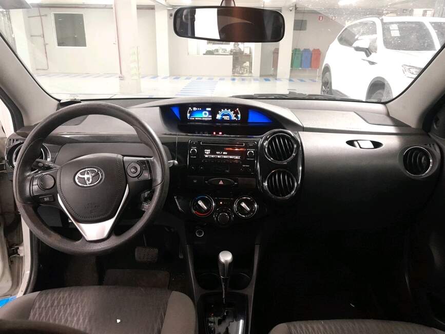 Toyota Etios 1.5 X PLUS 16V 4P AUTOMATICO