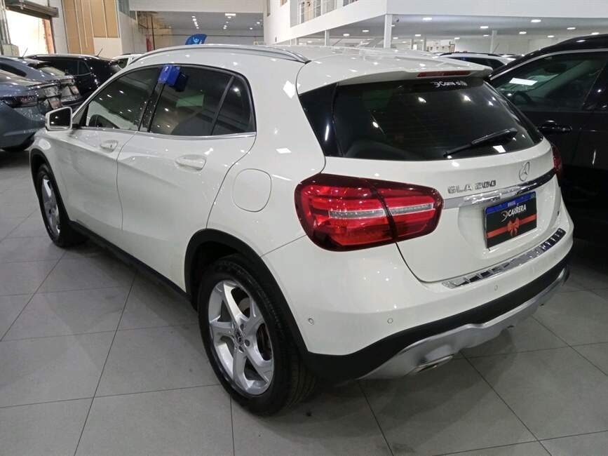 Mercedes-Benz GLA 200 1.6 CGI ADVANCE 7G-DCT