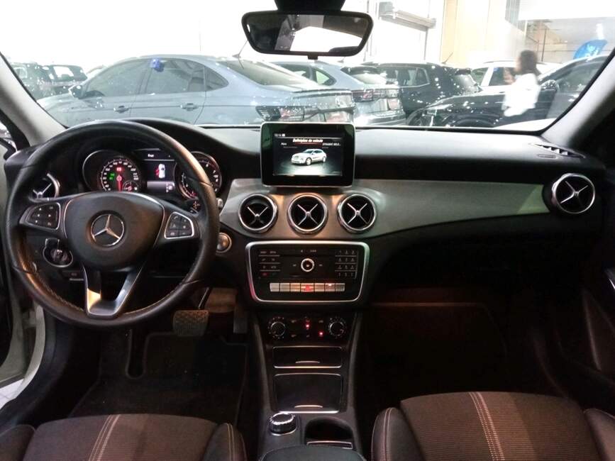 Mercedes-Benz GLA 200 1.6 CGI ADVANCE 7G-DCT