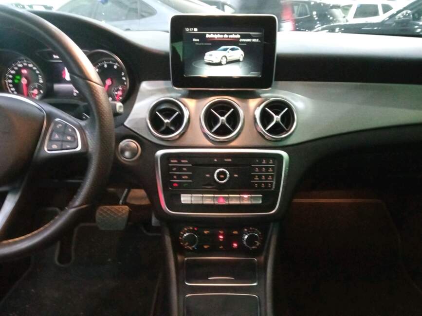 Mercedes-Benz GLA 200 1.6 CGI ADVANCE 7G-DCT