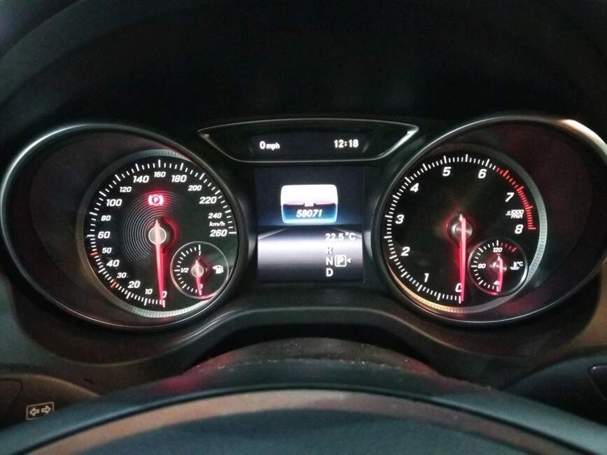 Mercedes-Benz GLA 200 1.6 CGI ADVANCE 7G-DCT