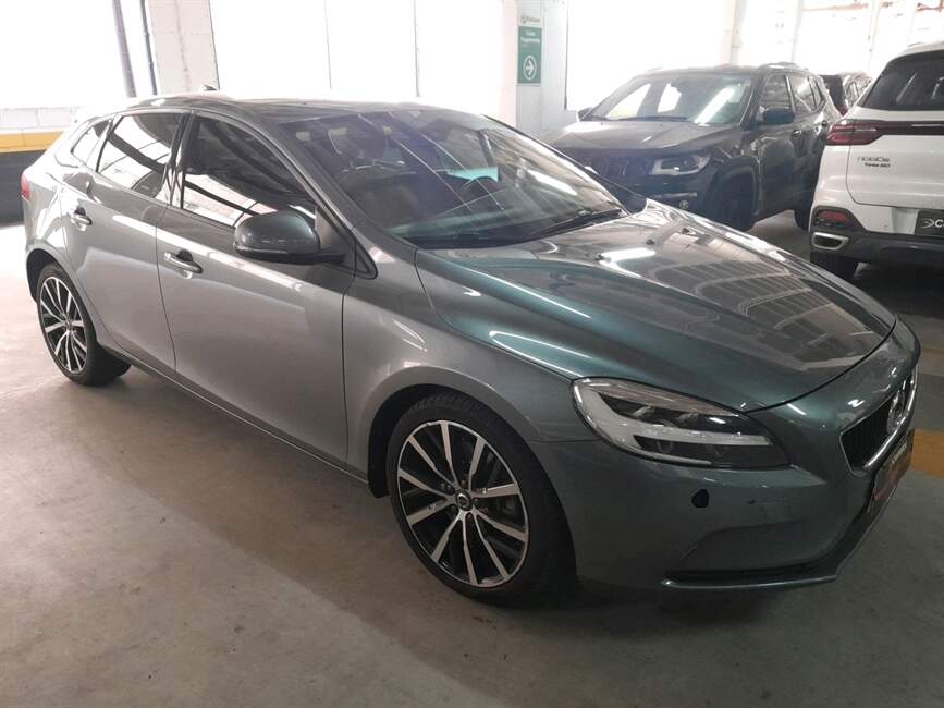 Volvo V40 2.0 T4 MOMENTUM 4P AUTOMATICO
