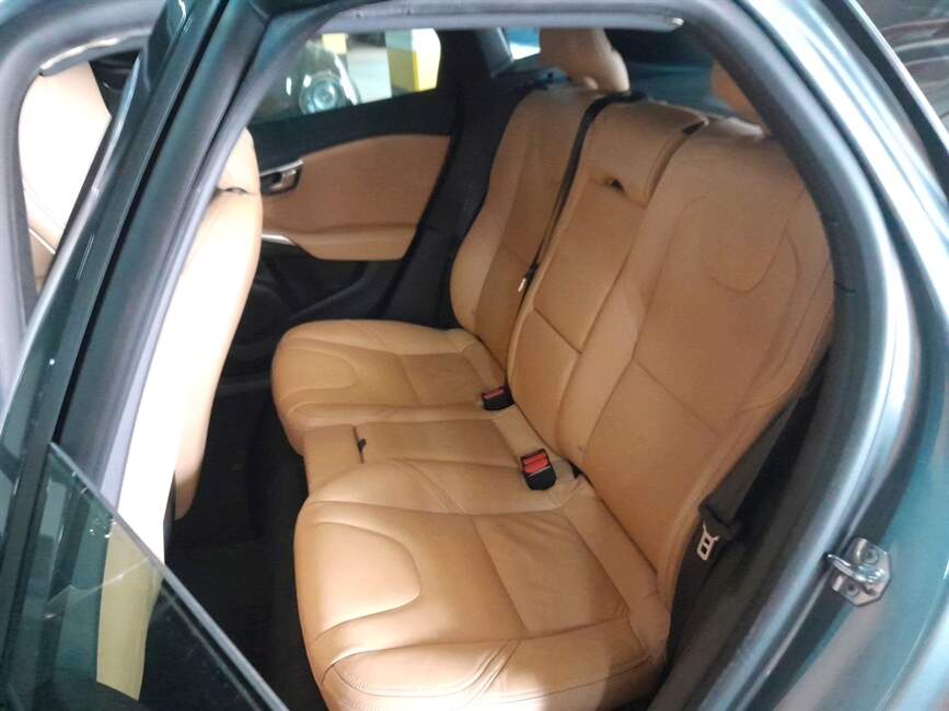 Volvo V40 2.0 T4 MOMENTUM 4P AUTOMATICO