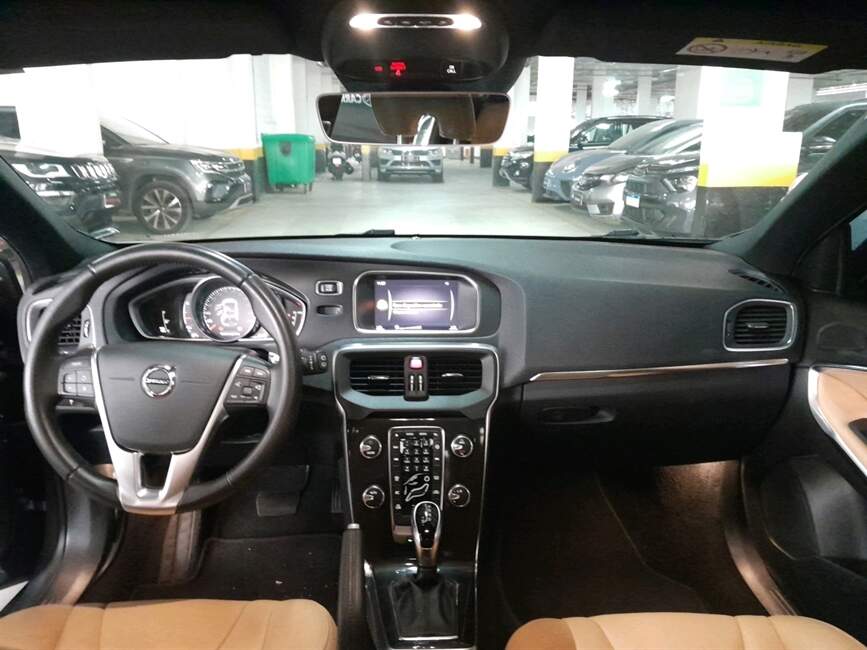 Volvo V40 2.0 T4 MOMENTUM 4P AUTOMATICO