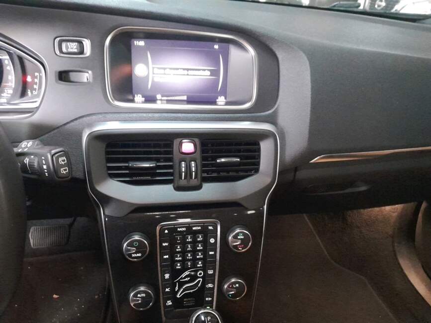 Volvo V40 2.0 T4 MOMENTUM 4P AUTOMATICO