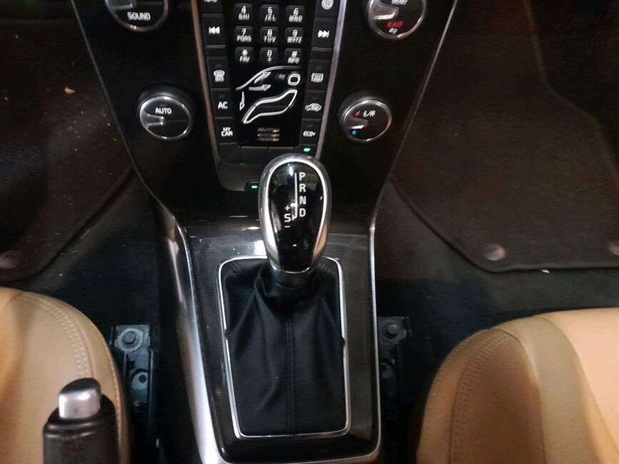 Volvo V40 2.0 T4 MOMENTUM 4P AUTOMATICO