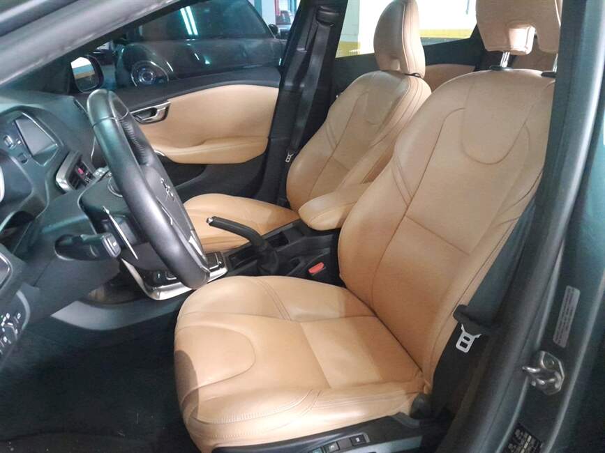 Volvo V40 2.0 T4 MOMENTUM 4P AUTOMATICO