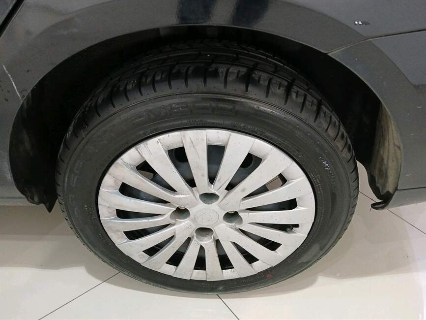 Volkswagen Voyage 1.6 MI COMFORTLINE 8V 4P MANUAL