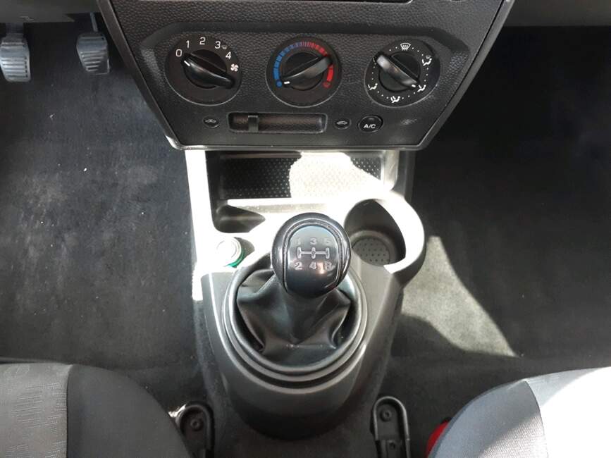 Ford Fiesta 1.0 ROCAM 8V 4P MANUAL